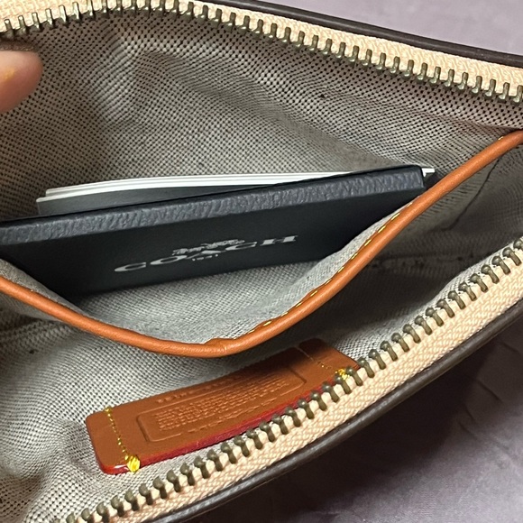 Coach 1941 Meadowlark Turnlock Wristlet - Picture 6 of 7